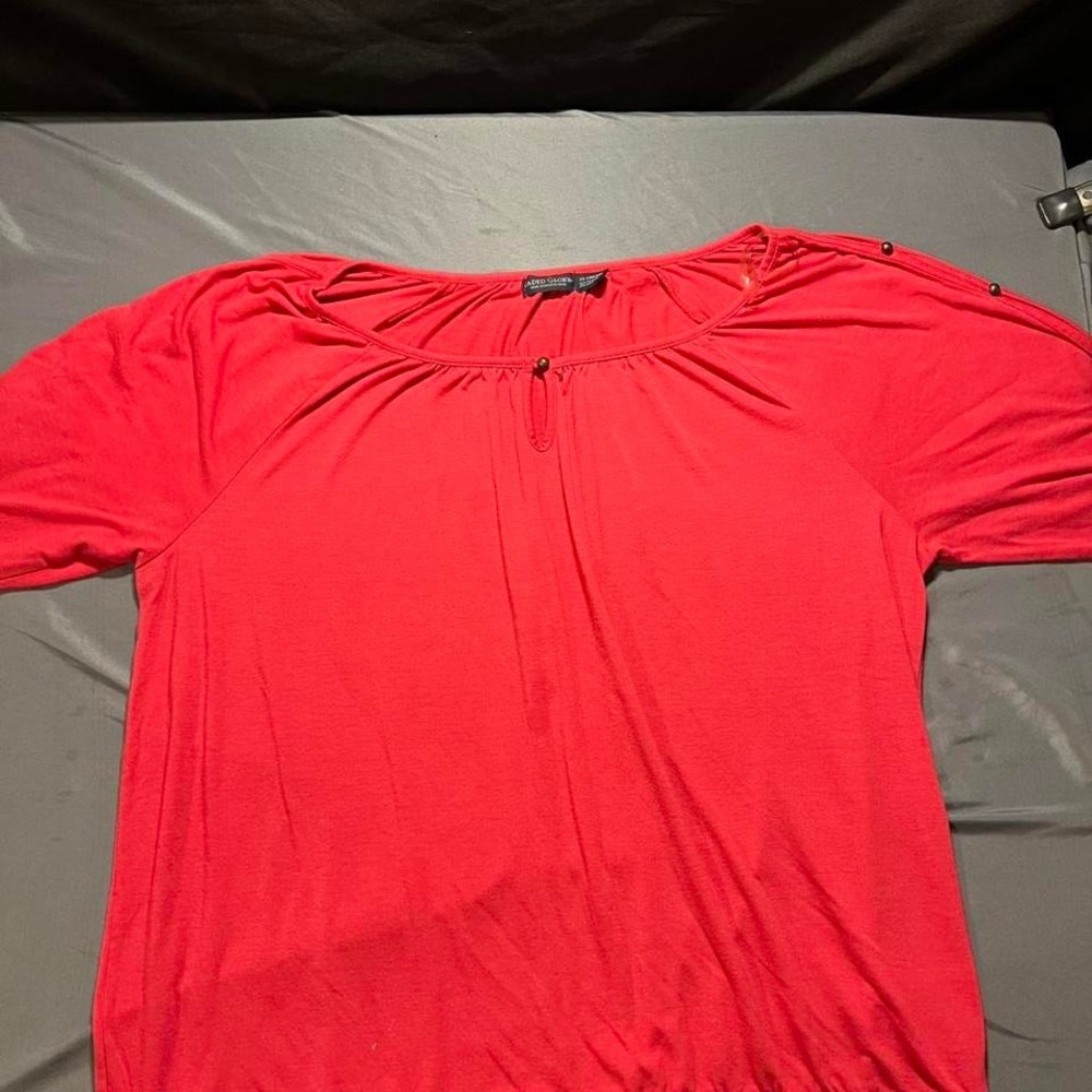Faded Glory Womens 2X Red Short Sleeve Keyhole Neck‎ Studded Shoulder Knit Top